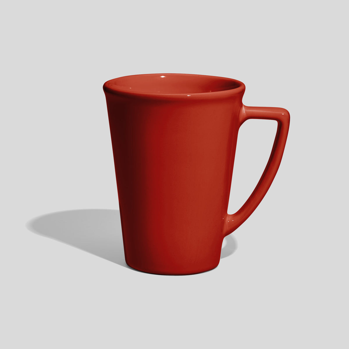 Hohe konische Keramiktasse 380 ml mit Dreieckshenkel – Rot