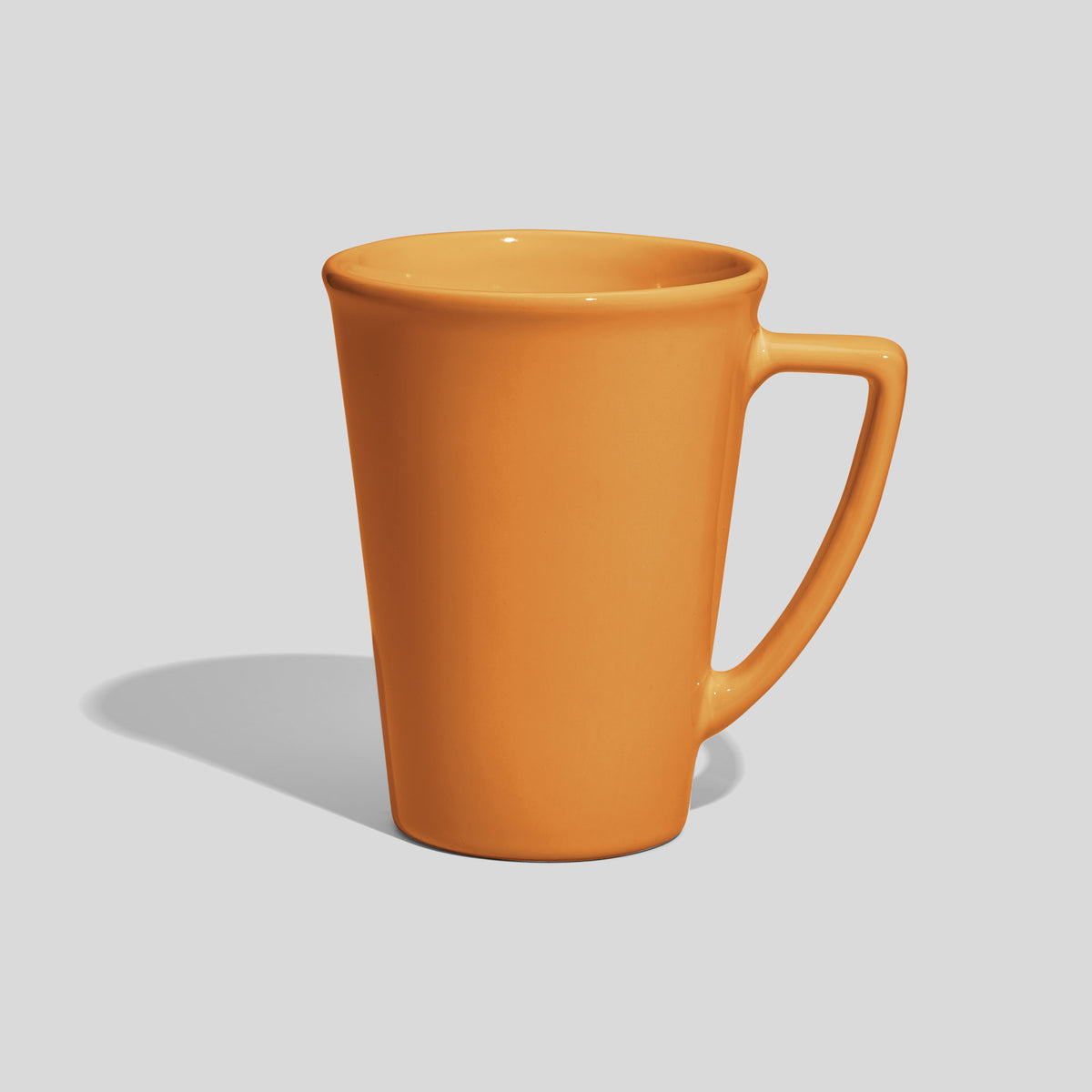 Hohe konische Keramiktasse 380 ml mit Dreieckshenkel – Senfgelb