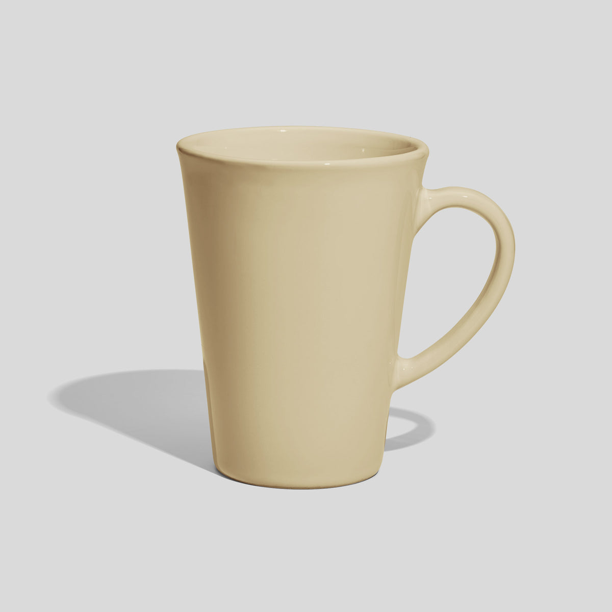 Hohe konische Keramiktasse 450 ml mit Bogenhenkel – Beige