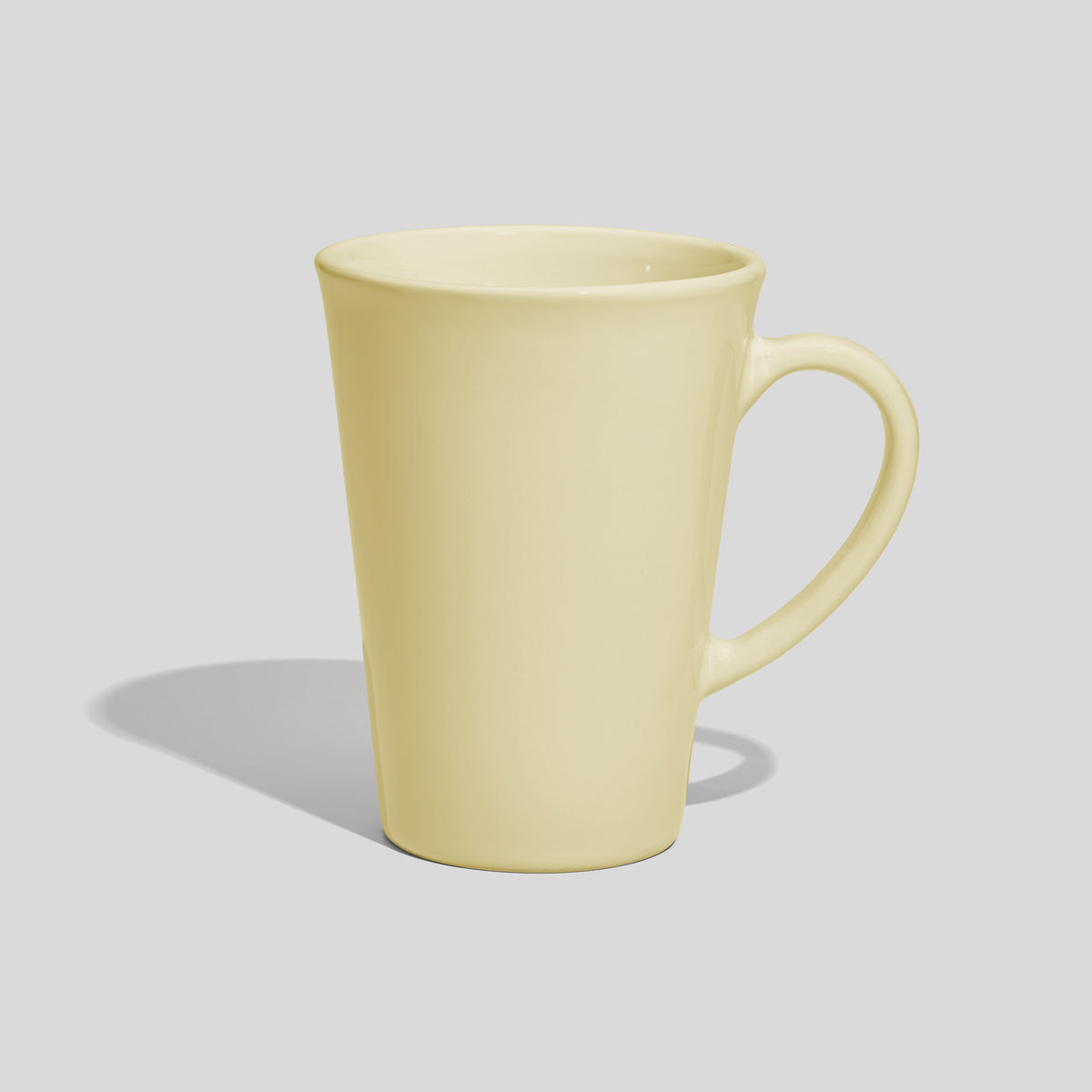 Hohe konische Keramiktasse 450 ml mit Bogenhenkel – Ecru