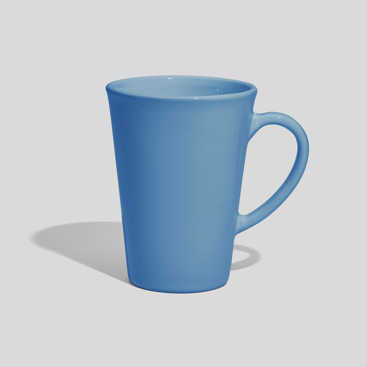 Hohe konische Keramiktasse 450 ml mit Bogenhenkel – Himmelblau