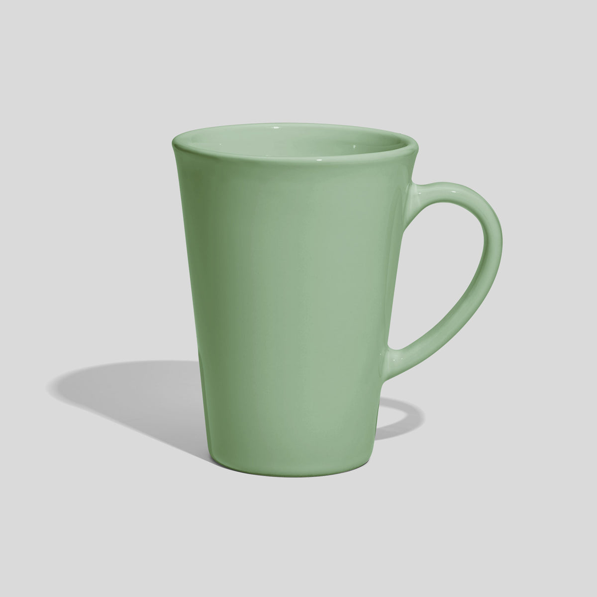 Hohe konische Keramiktasse 450 ml mit Bogenhenkel – Mintgrün
