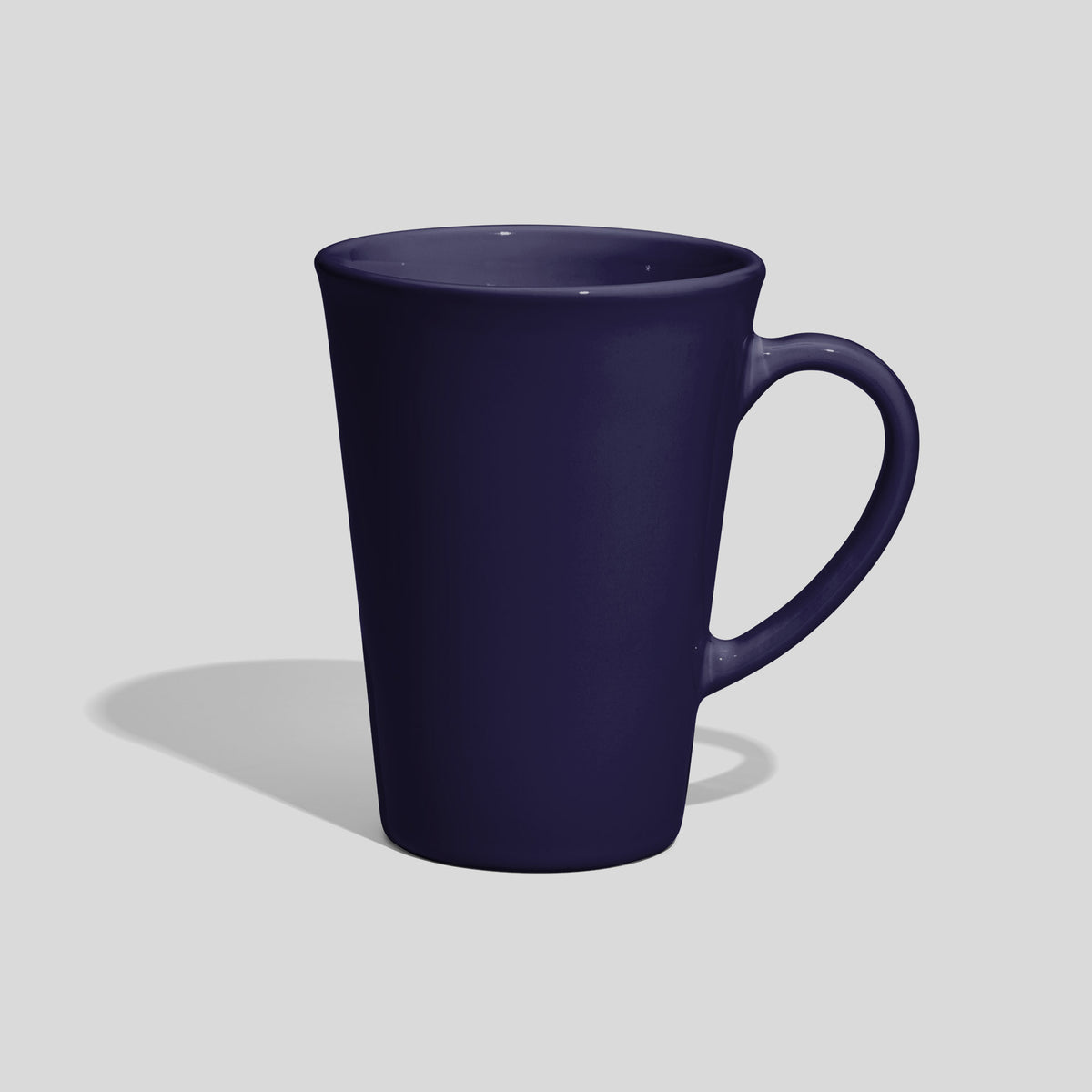 Hohe konische Keramiktasse 450 ml mit Bogenhenkel – Nachtblau