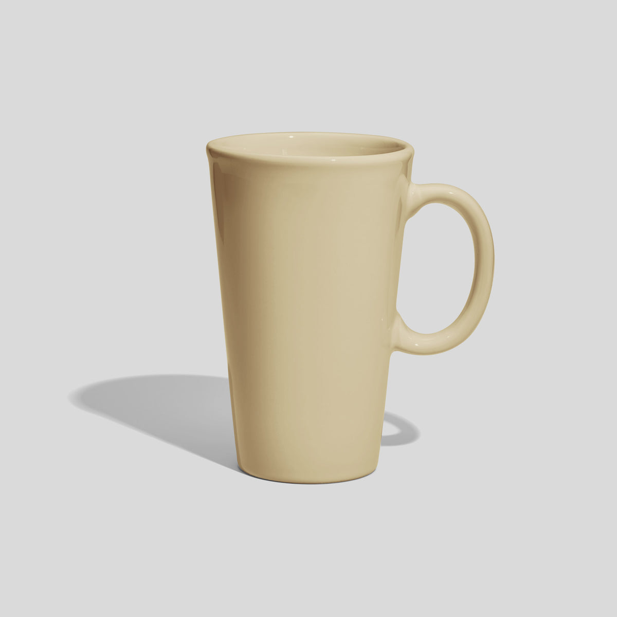 Hohe konische Keramiktasse 450 ml mit ovalem Ringhenkel – Beige