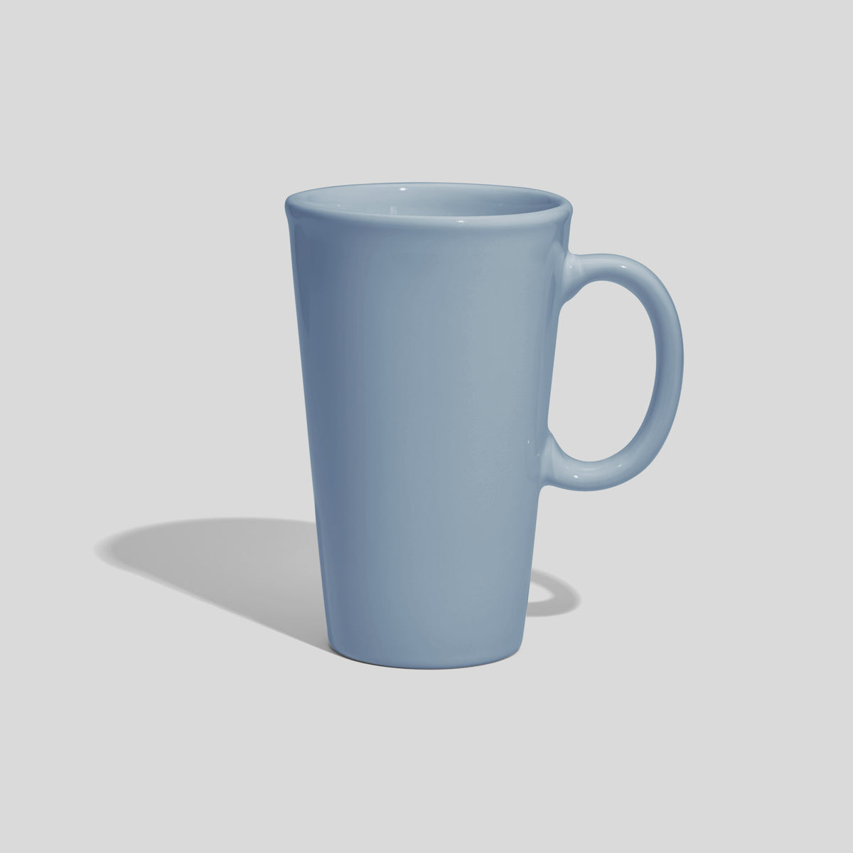 Hohe konische Keramiktasse 450 ml mit ovalem Ringhenkel – Hellblau