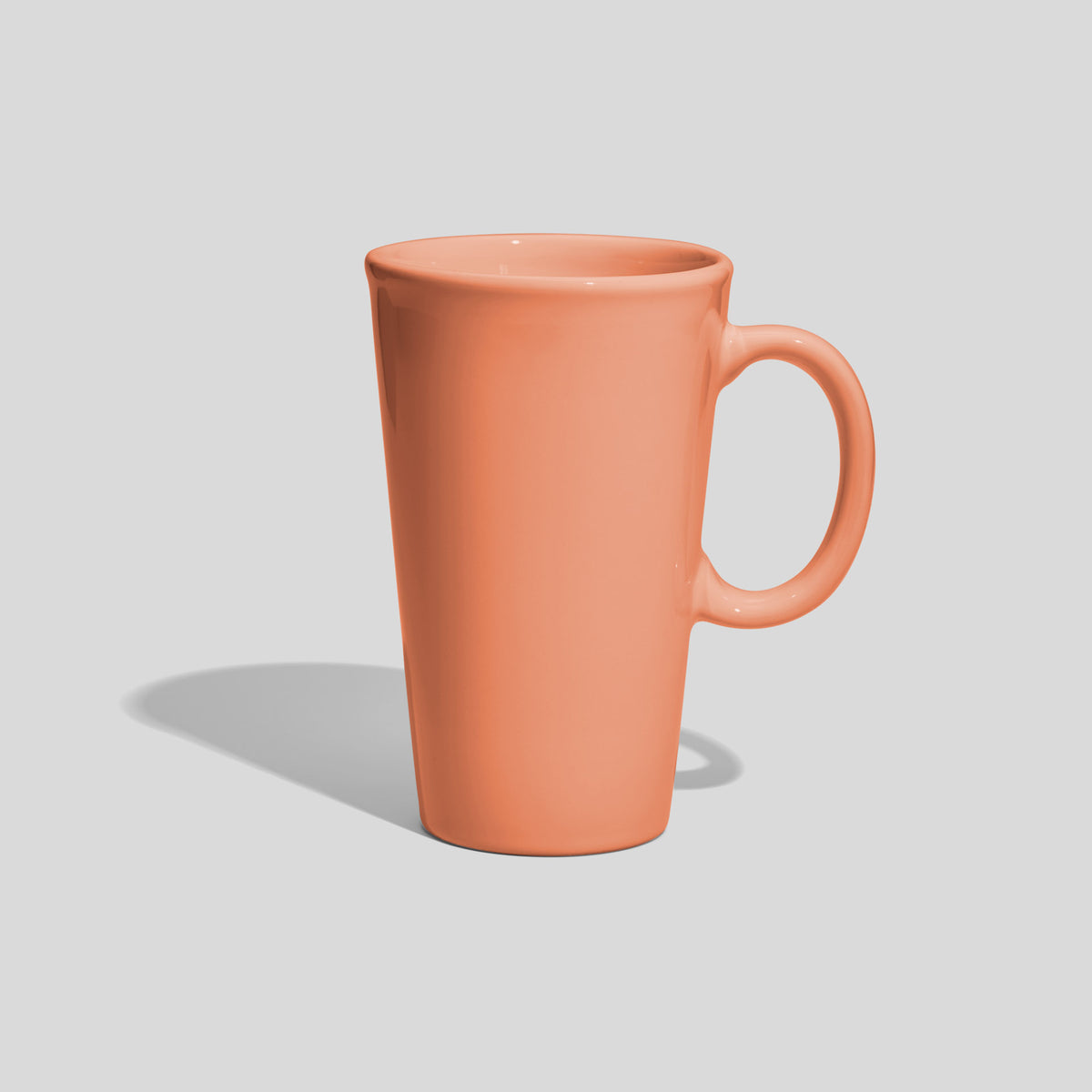 Hohe konische Keramiktasse 450 ml mit ovalem Ringhenkel – Lachs