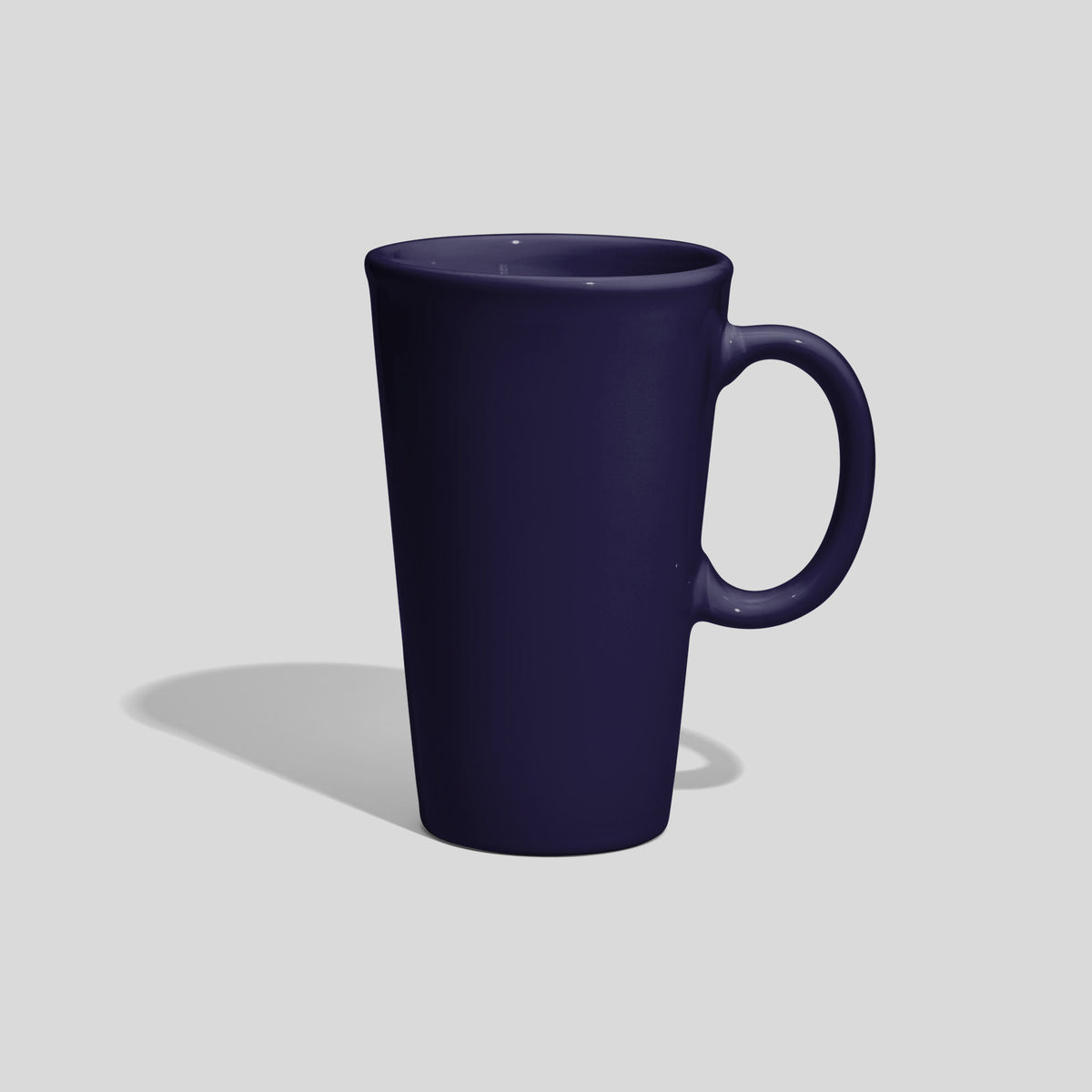Hohe konische Keramiktasse 450 ml mit ovalem Ringhenkel – Nachtblau
