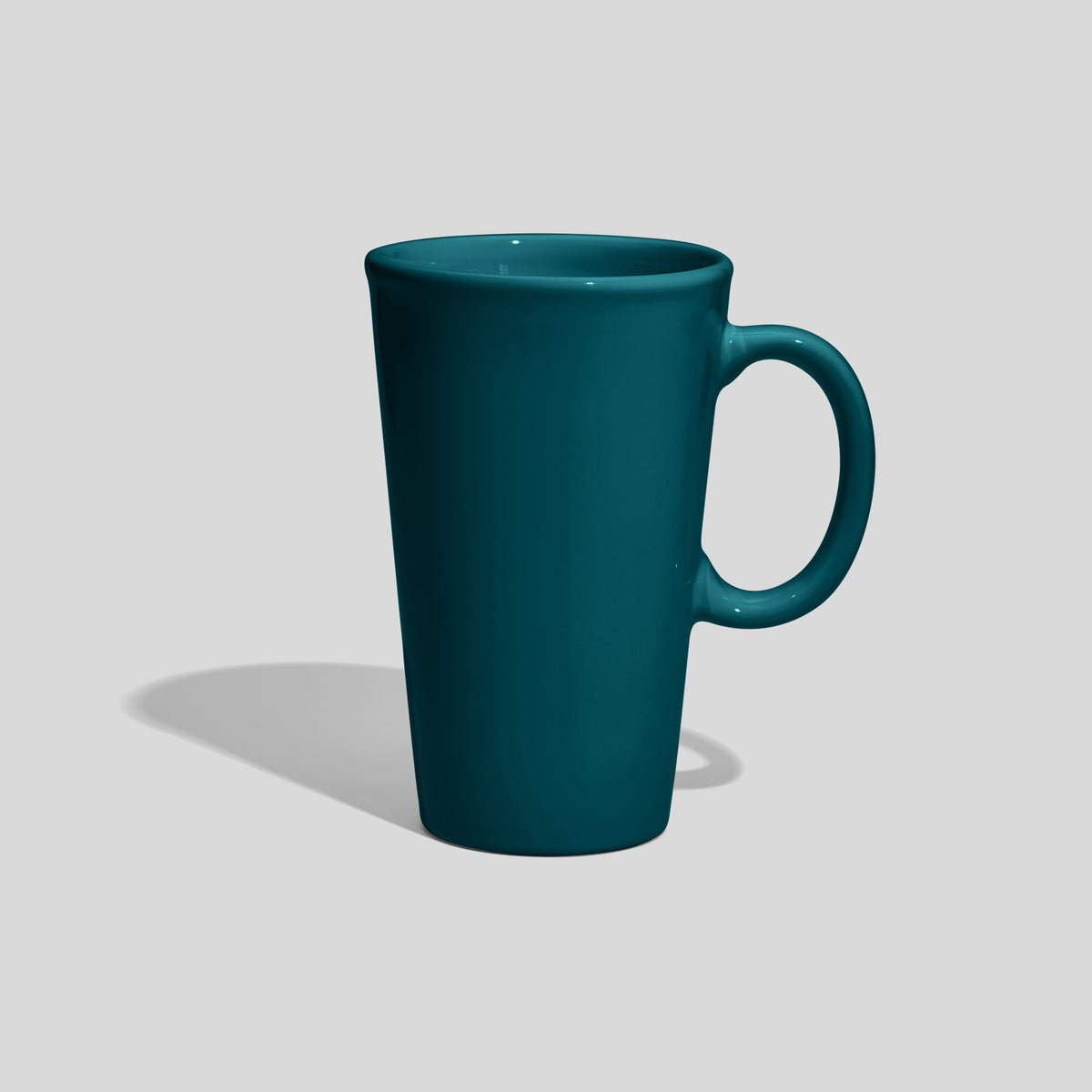 Hohe konische Keramiktasse 450 ml mit ovalem Ringhenkel – Petrol
