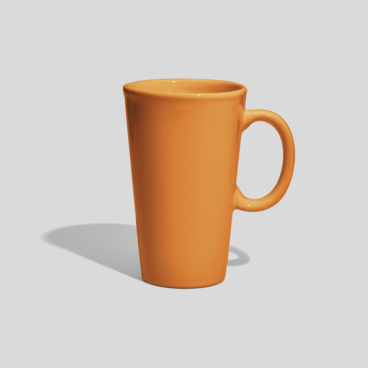 Hohe konische Keramiktasse 450 ml mit ovalem Ringhenkel – Senfgelb