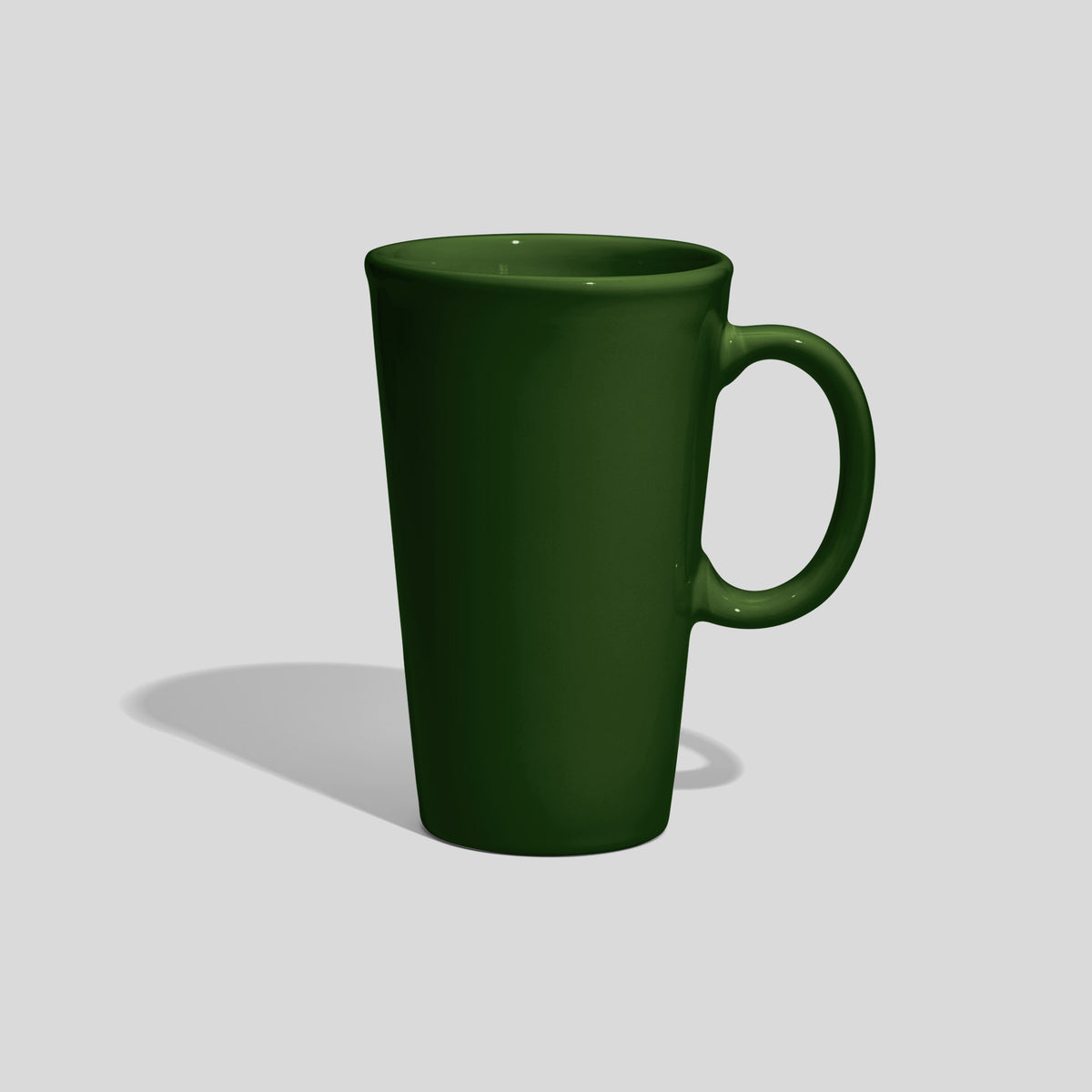 Hohe konische Keramiktasse 450 ml mit ovalem Ringhenkel – Tannengrün