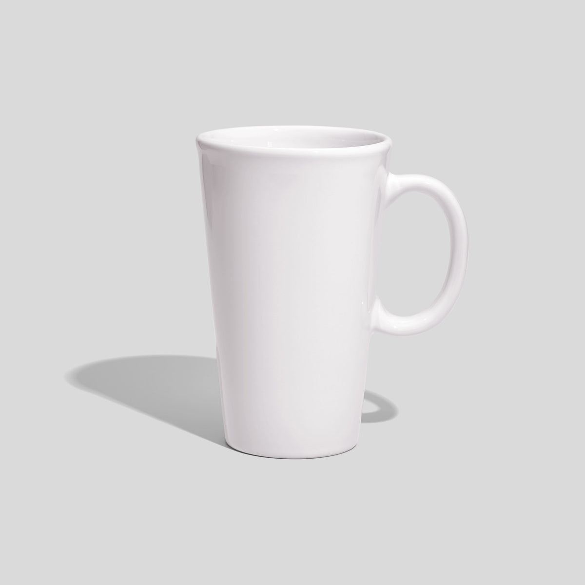 Hohe konische Keramiktasse 450 ml mit ovalem Ringhenkel – Weiß