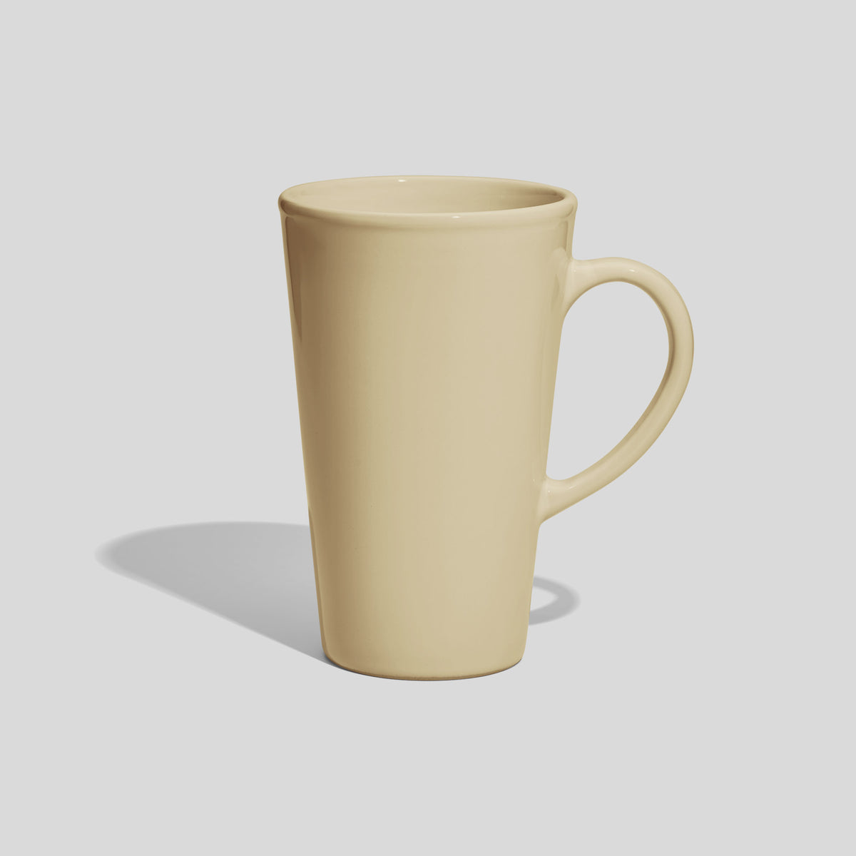 Hohe konische Keramiktasse 740 ml mit Bogenhenkel – Beige