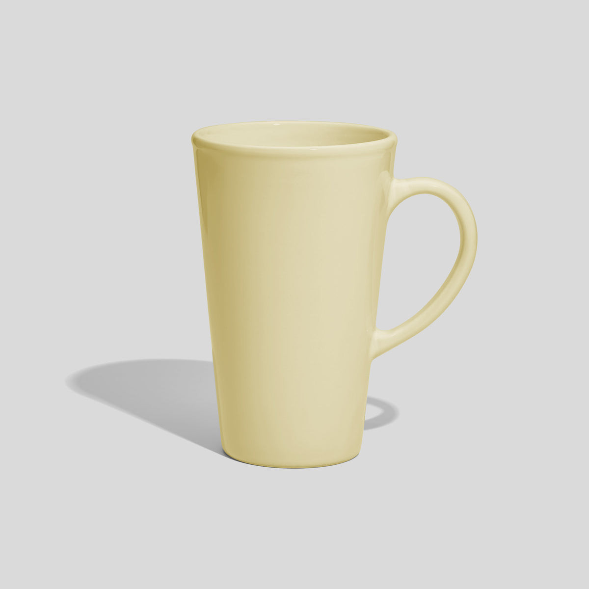 Hohe konische Keramiktasse 740 ml mit Bogenhenkel – Ecru