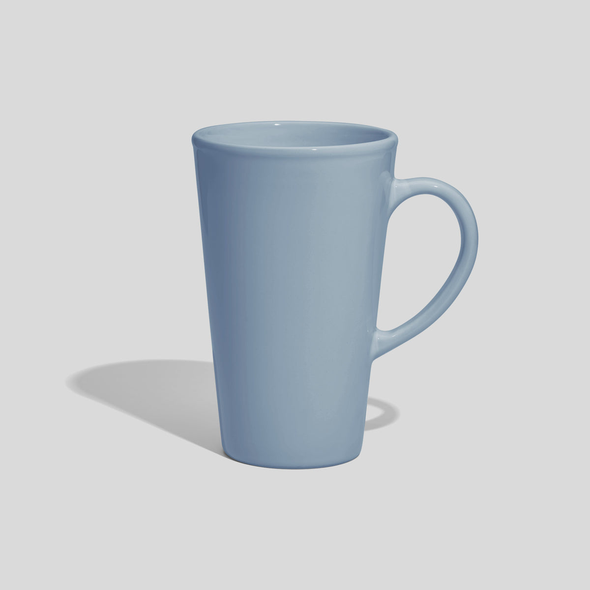 Hohe konische Keramiktasse 740 ml mit Bogenhenkel – Hellblau
