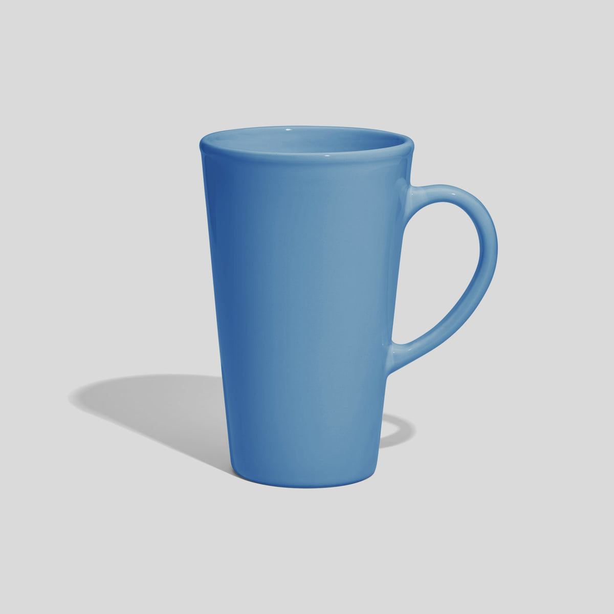 Hohe konische Keramiktasse 740 ml mit Bogenhenkel – Himmelblau