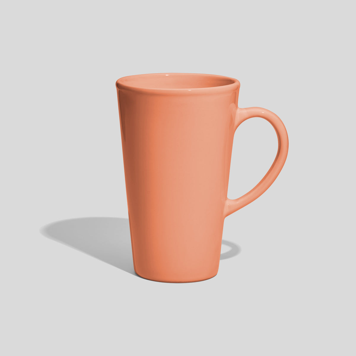 Hohe konische Keramiktasse 740 ml mit Bogenhenkel – Lachs