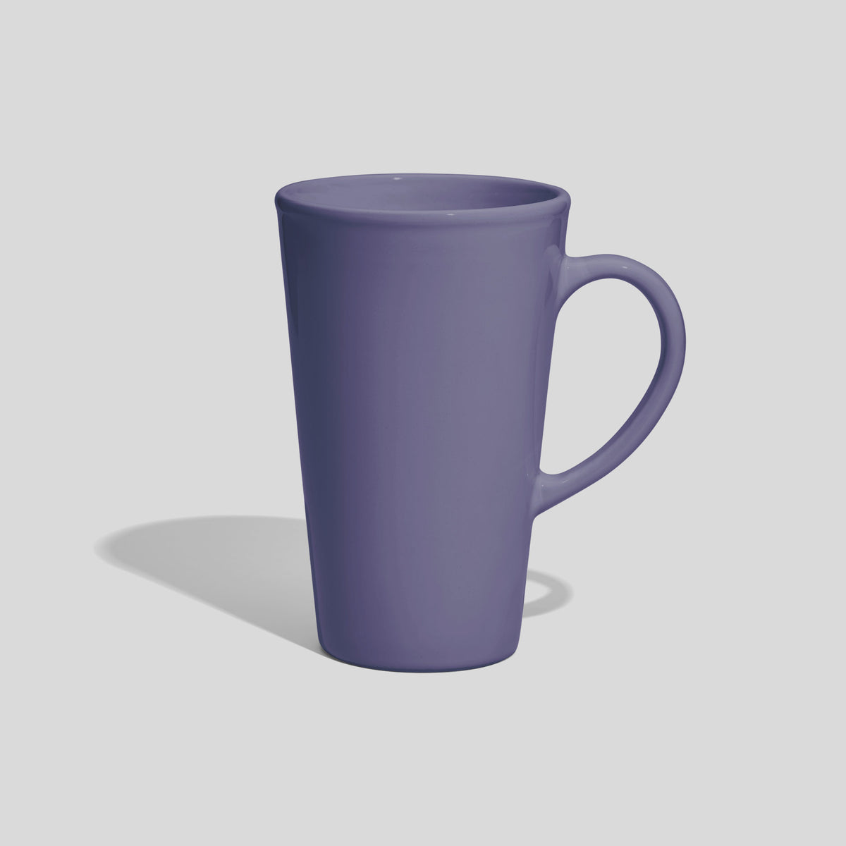 Hohe konische Keramiktasse 740 ml mit Bogenhenkel – Lavendel