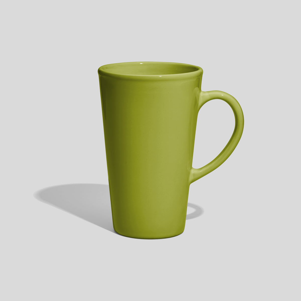 Hohe konische Keramiktasse 740 ml mit Bogenhenkel – Limettengrün