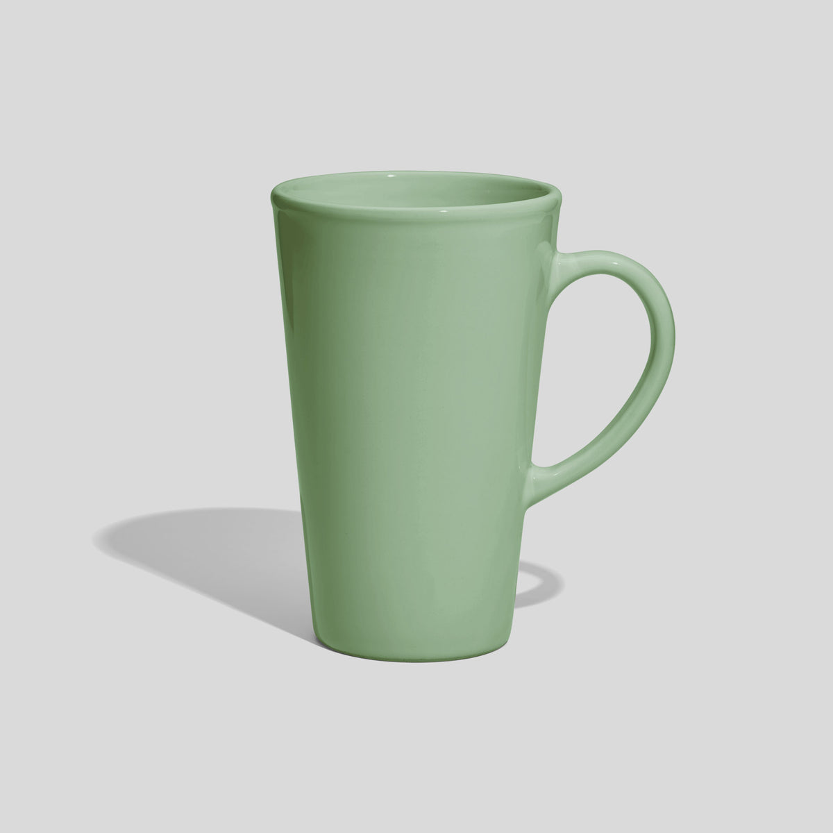 Hohe konische Keramiktasse 740 ml mit Bogenhenkel – Mintgrün