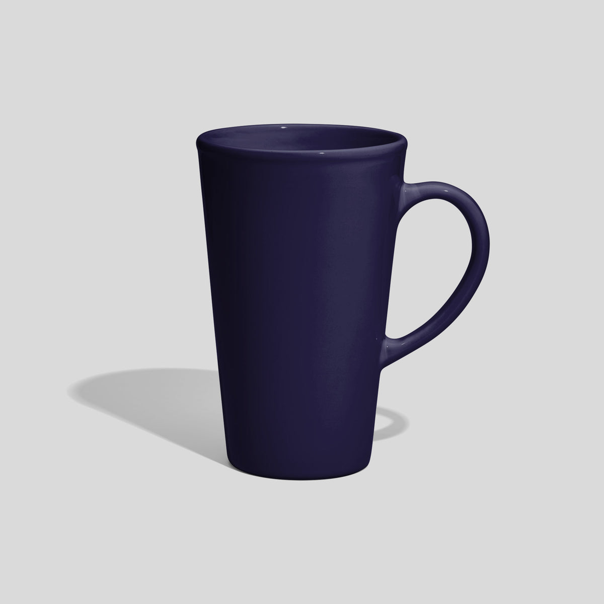Hohe konische Keramiktasse 740 ml mit Bogenhenkel – Nachtblau