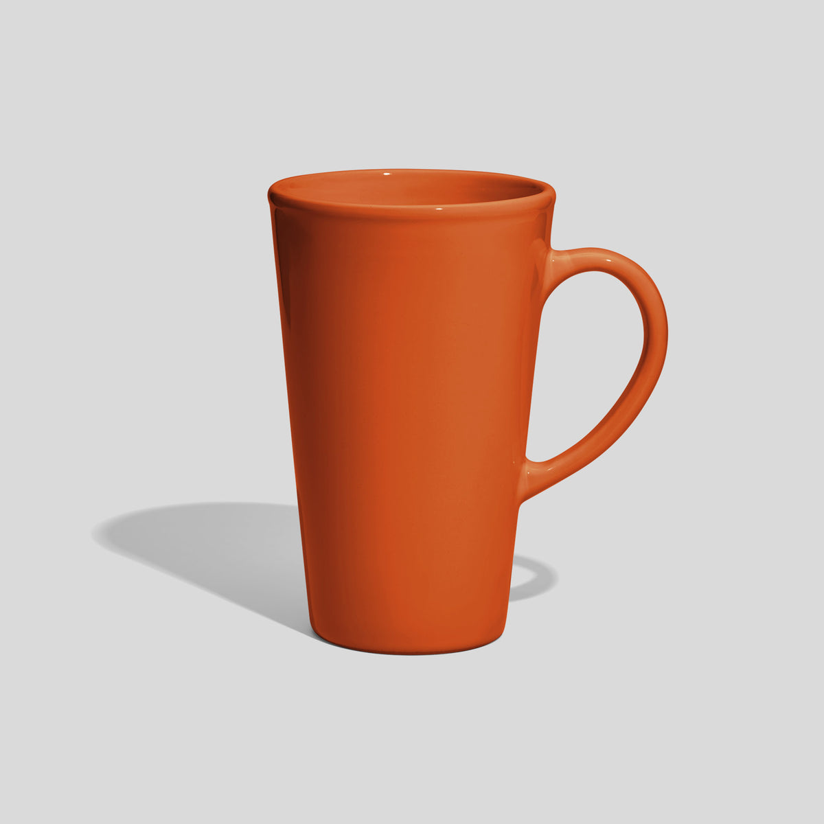 Hohe konische Keramiktasse 740 ml mit Bogenhenkel – Orange