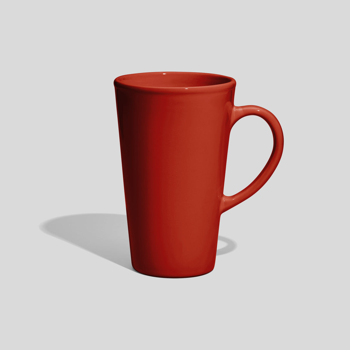 Hohe konische Keramiktasse 740 ml mit Bogenhenkel – Rot