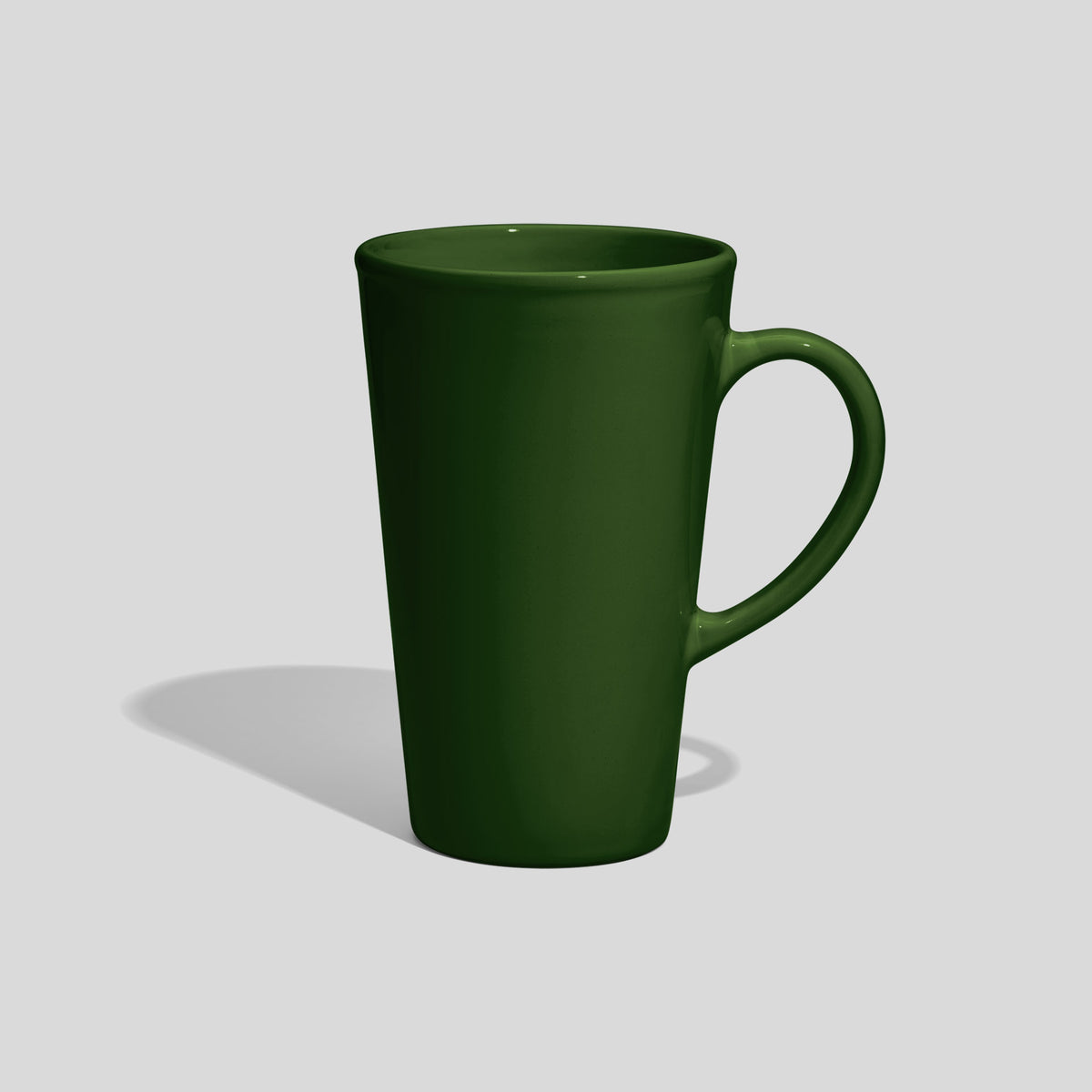 Hohe konische Keramiktasse 740 ml mit Bogenhenkel – Tannengrün