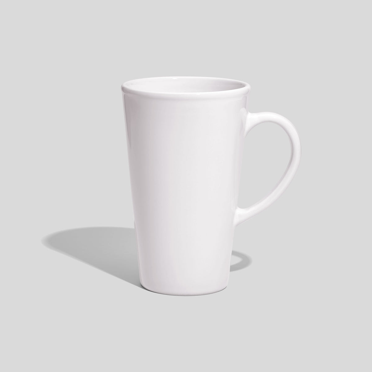 Hohe konische Keramiktasse 740 ml mit Bogenhenkel – Weiß