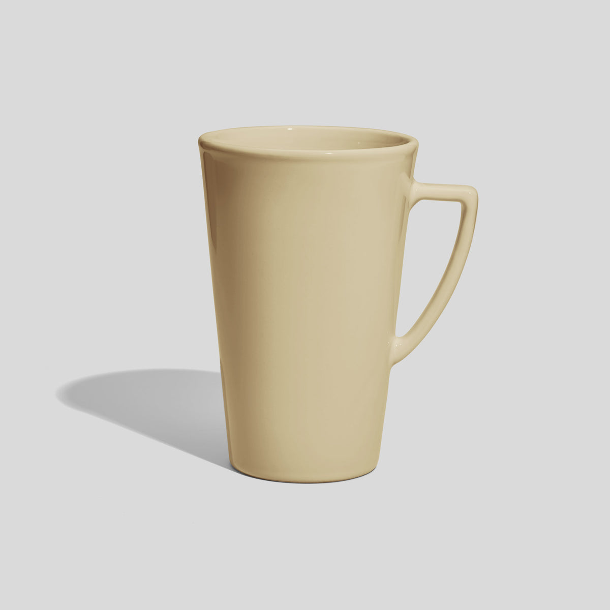 Hohe konische Tasse 740 ml mit eckigem Henkel – Beige