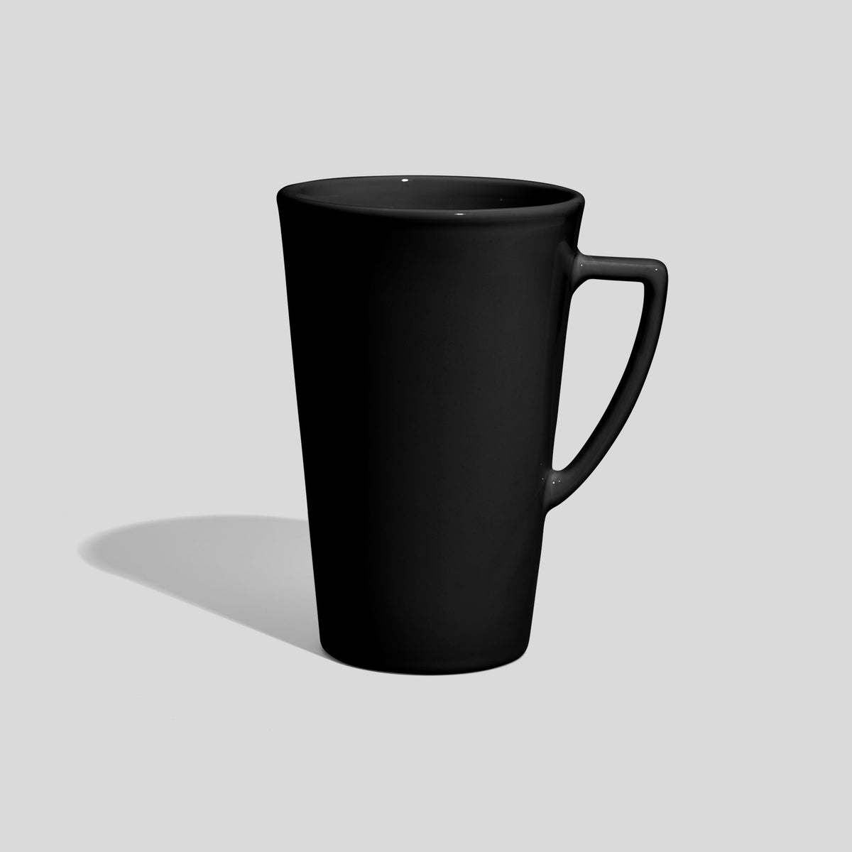 Hohe konische Tasse 740 ml mit eckigem Henkel – Schwarz