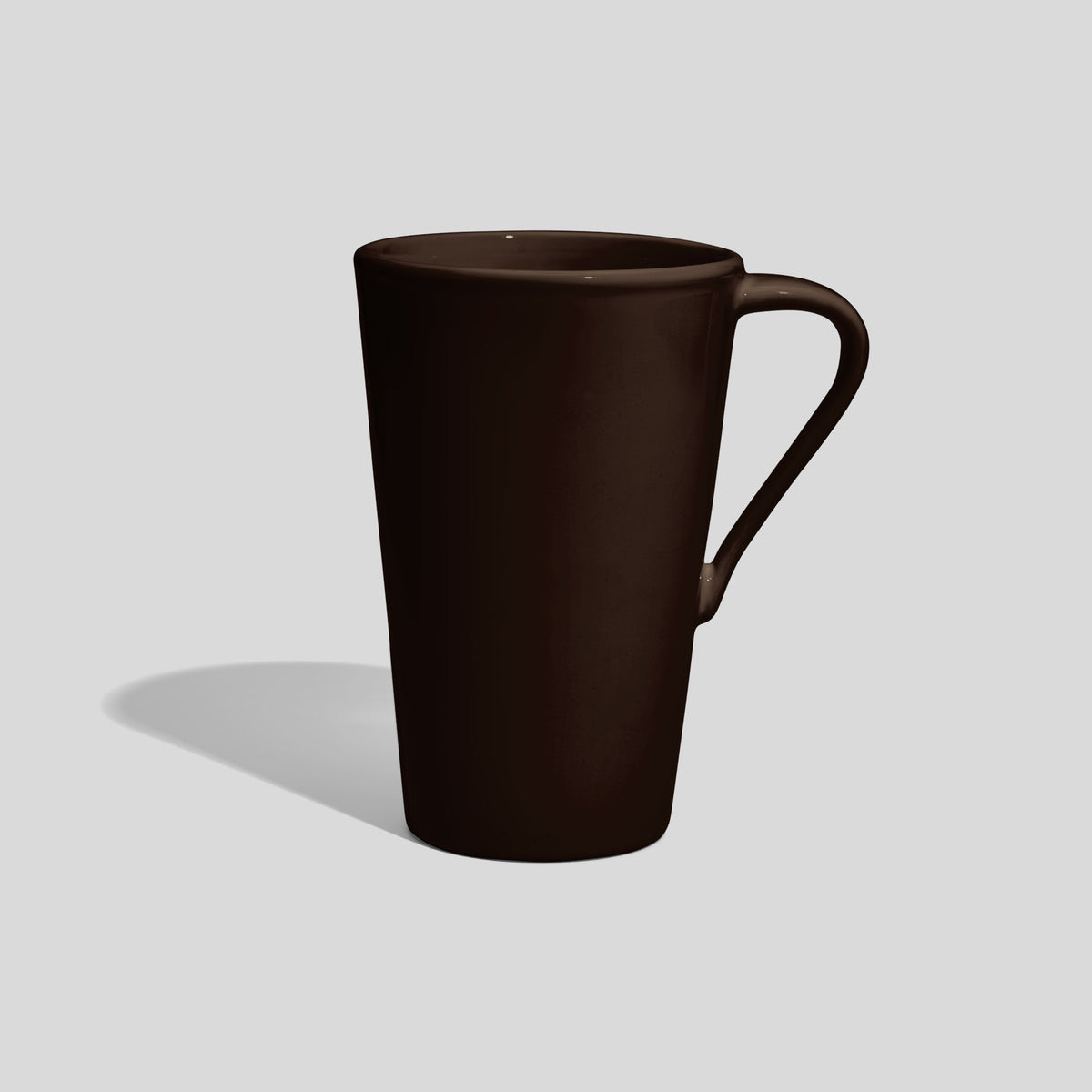 Hoher konischer Becher 740 ml mit schrägem Henkel – Dunkelbraun