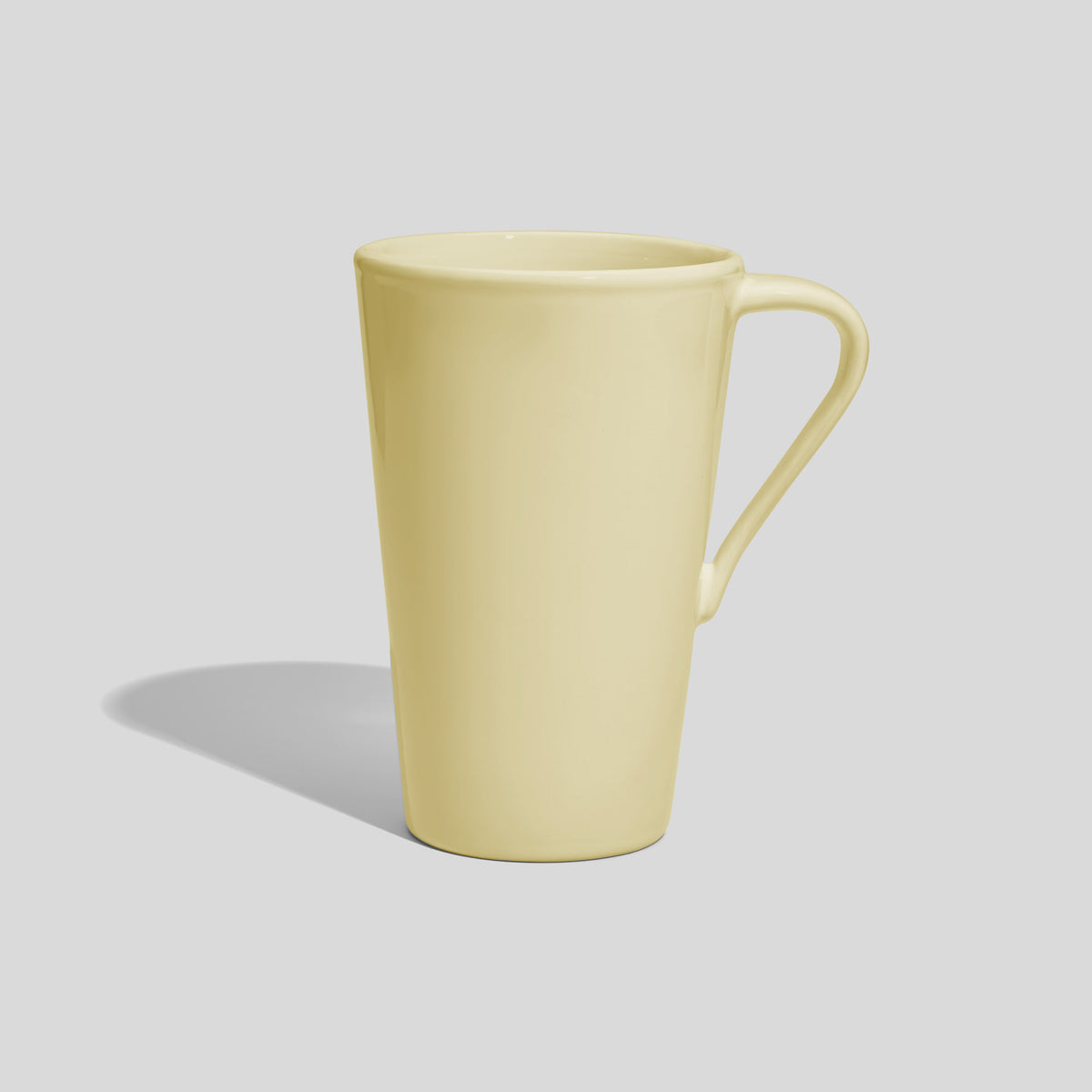 Hoher konischer Becher 740 ml mit schrägem Henkel – Ecru