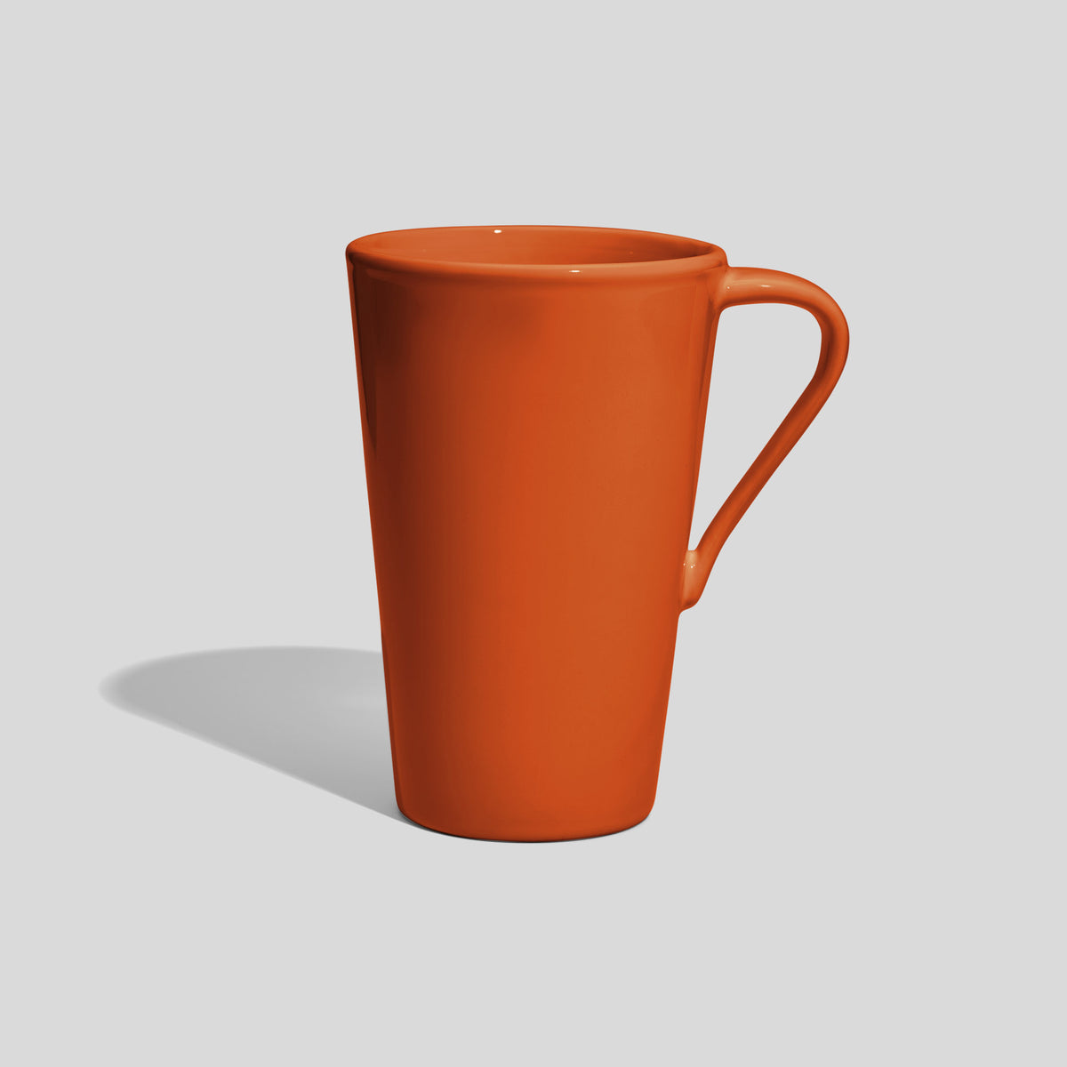 Hoher konischer Becher 740 ml mit schrägem Henkel – Orange