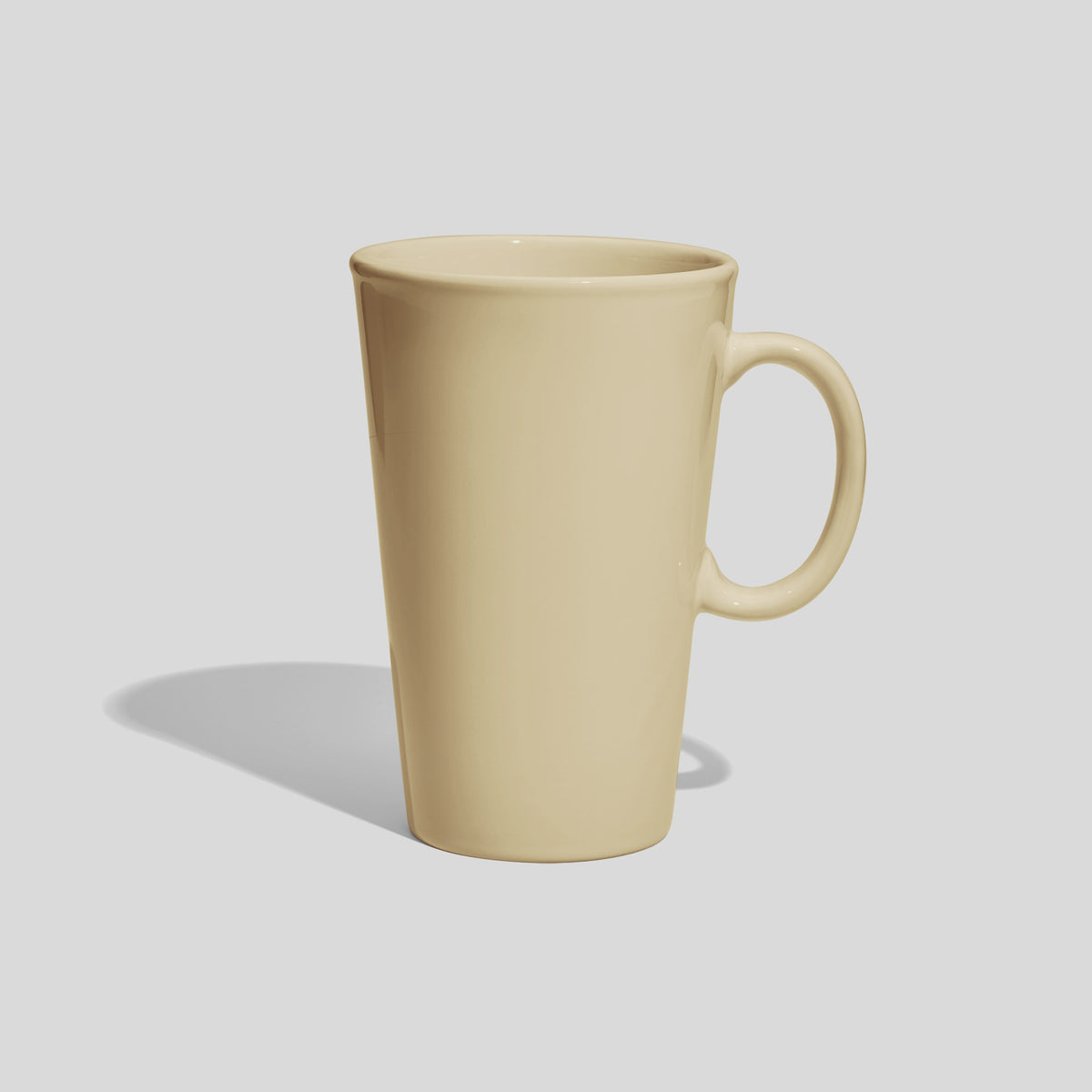 Hoher konischer Kaffeebecher 740 ml mit Ringhenkel – Beige