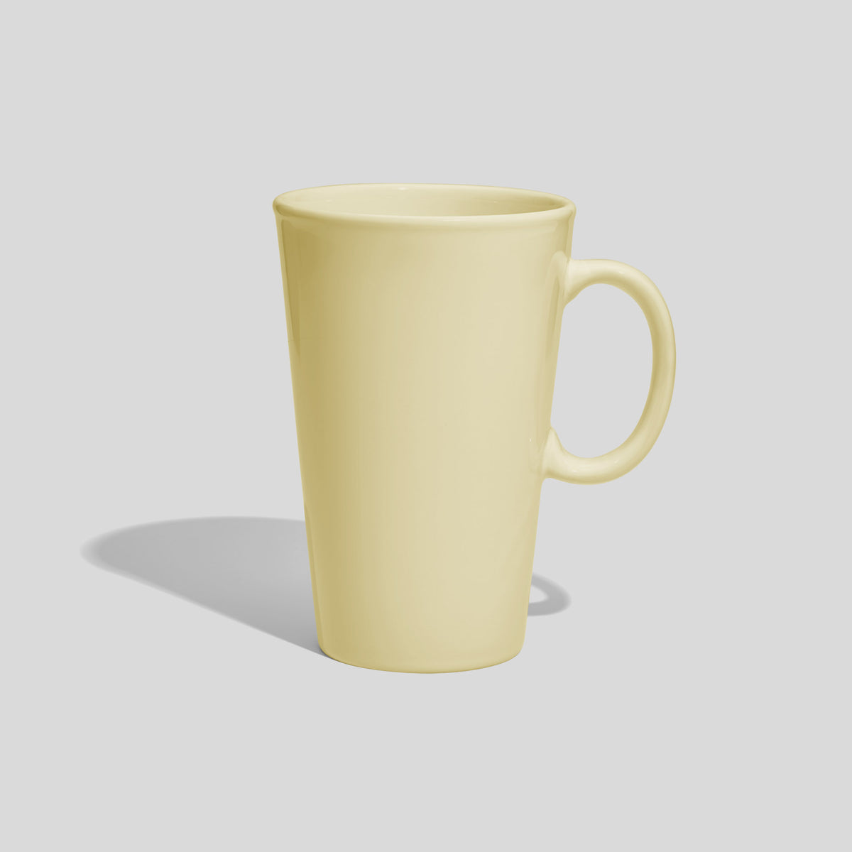 Hoher konischer Kaffeebecher 740 ml mit Ringhenkel – Ecru