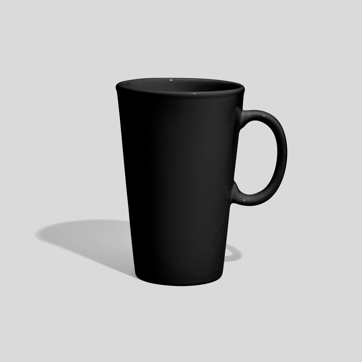 Hoher konischer Kaffeebecher 740 ml mit Ringhenkel – Schwarz