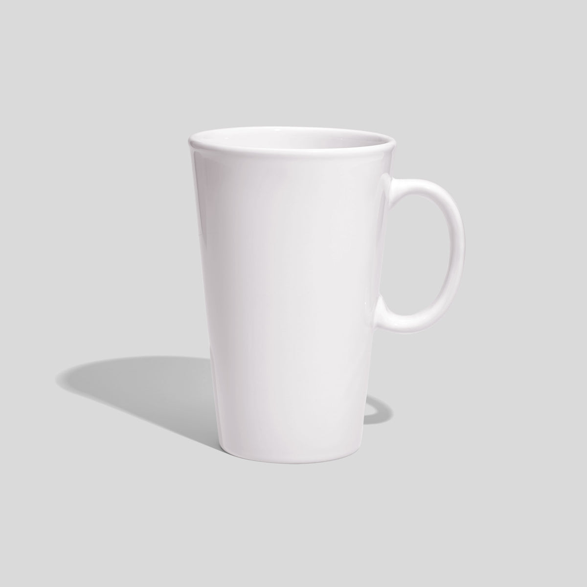 Hoher konischer Kaffeebecher 740 ml mit Ringhenkel – Weiß