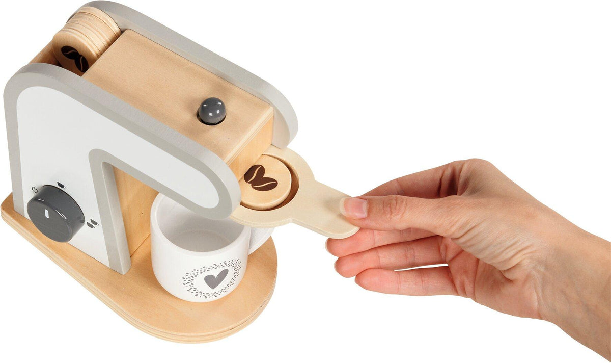 Holzkaffeemaschine mit Milchflasche und Kaffeetalern von goki – Weitere Ansicht