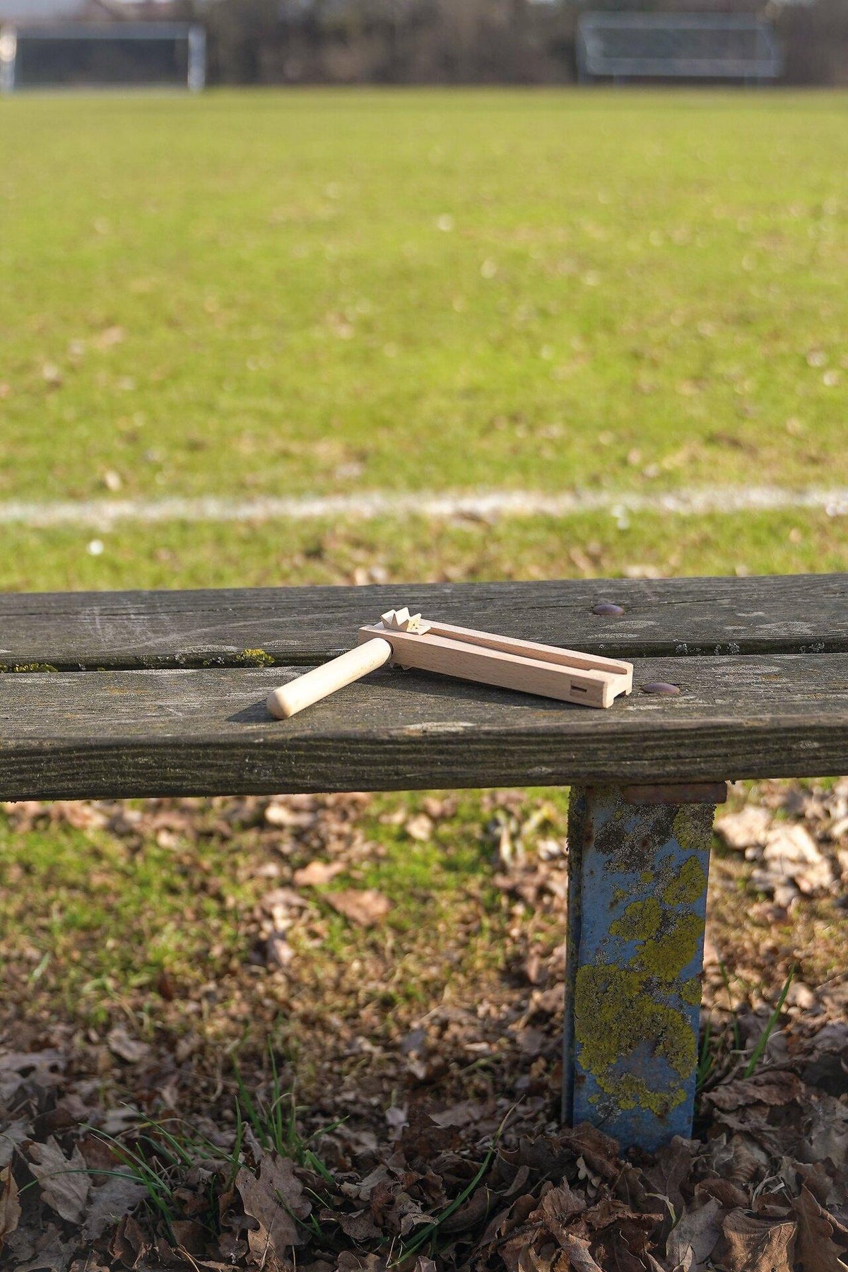 Holzratsche für Fans zum Anfeuern bei Verein und Event – weitere Ansicht