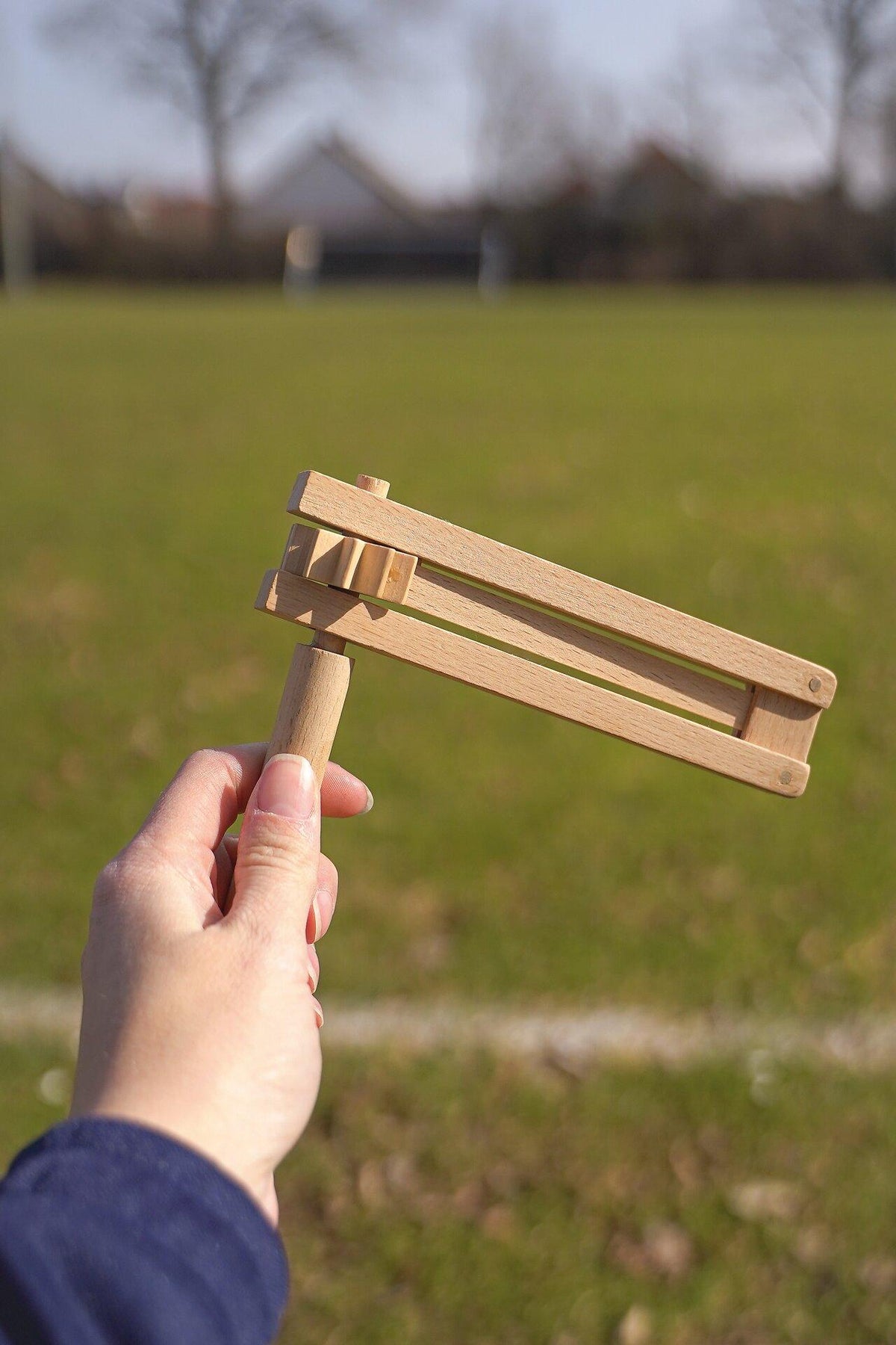 Holzratsche für Fans zum Anfeuern bei Verein und Event – weitere Ansicht