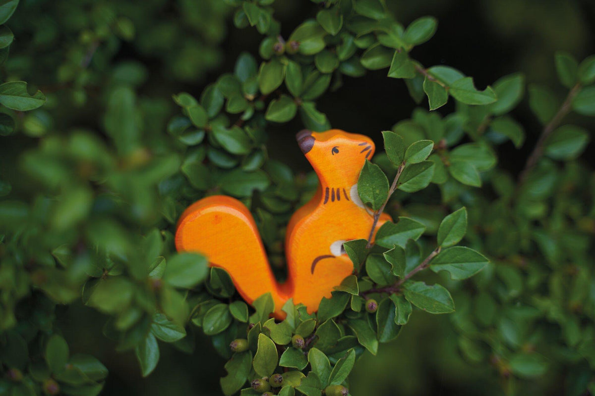 HOLZTIGER Holzfigur Eichhörnchen in Orange – weitere Ansicht