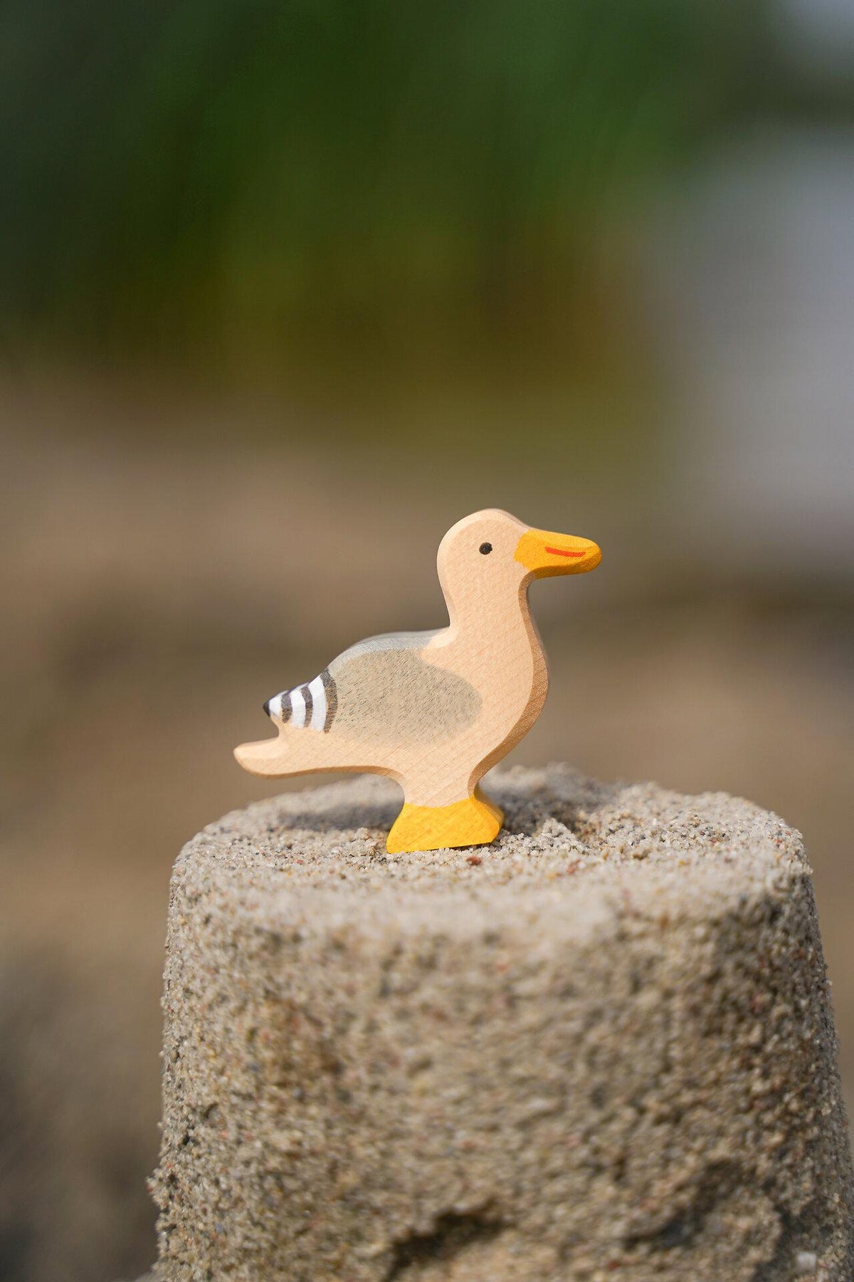 HOLZTIGER Holzfigur Möwe mit orangem Schnabel – Detail