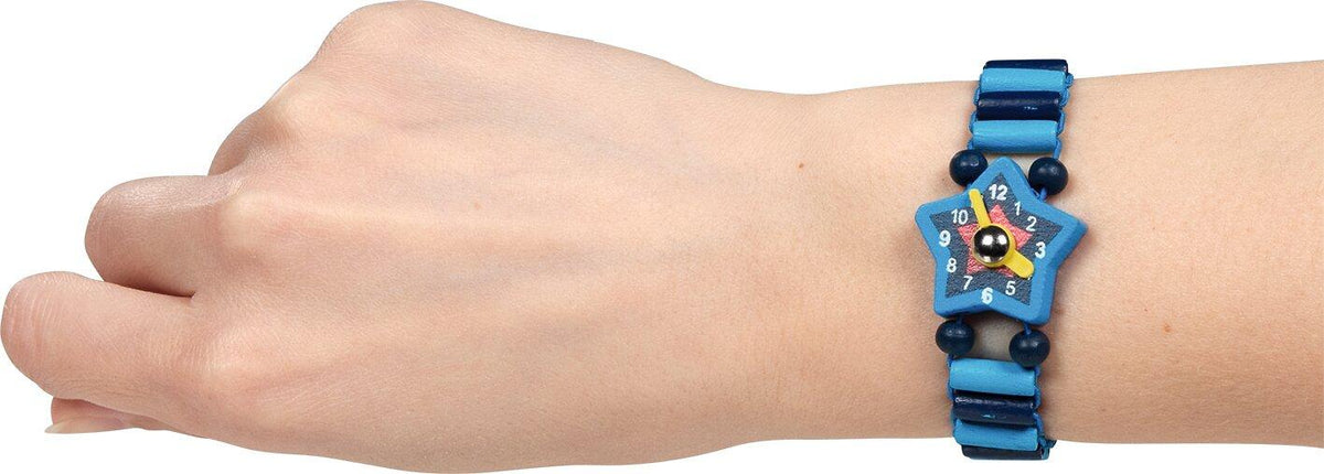 Holzuhr mit elastischem Band und beweglichen Zeigern von goki – Detail
