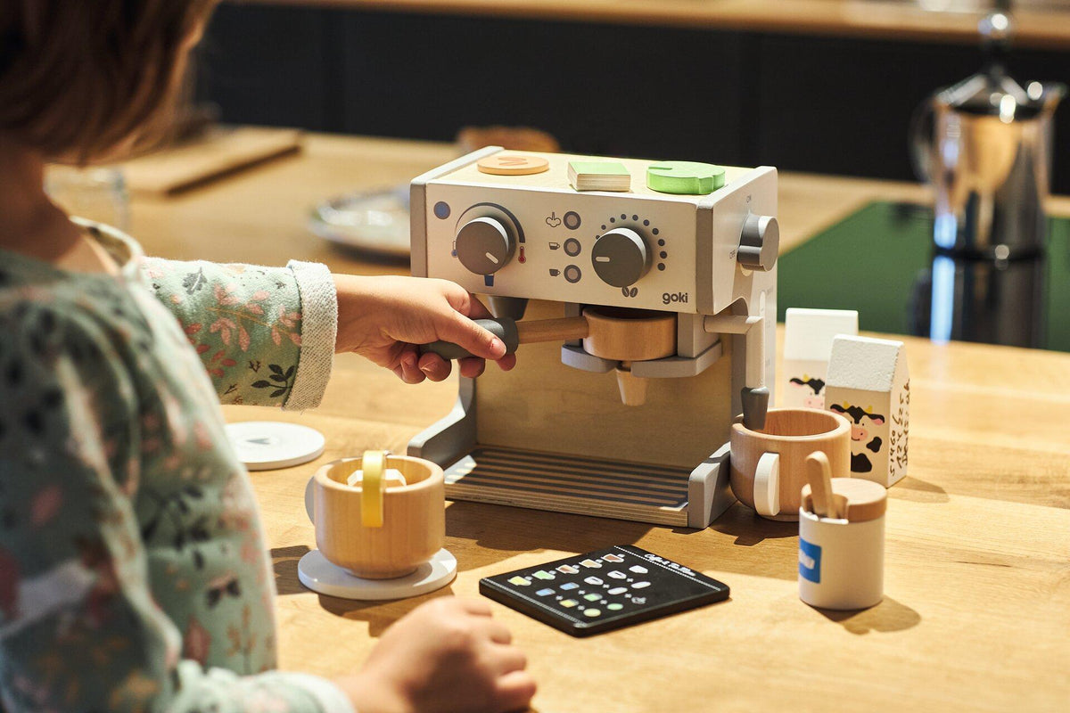 Kaffee und Teestation aus Holz von goki – Weitere Ansicht