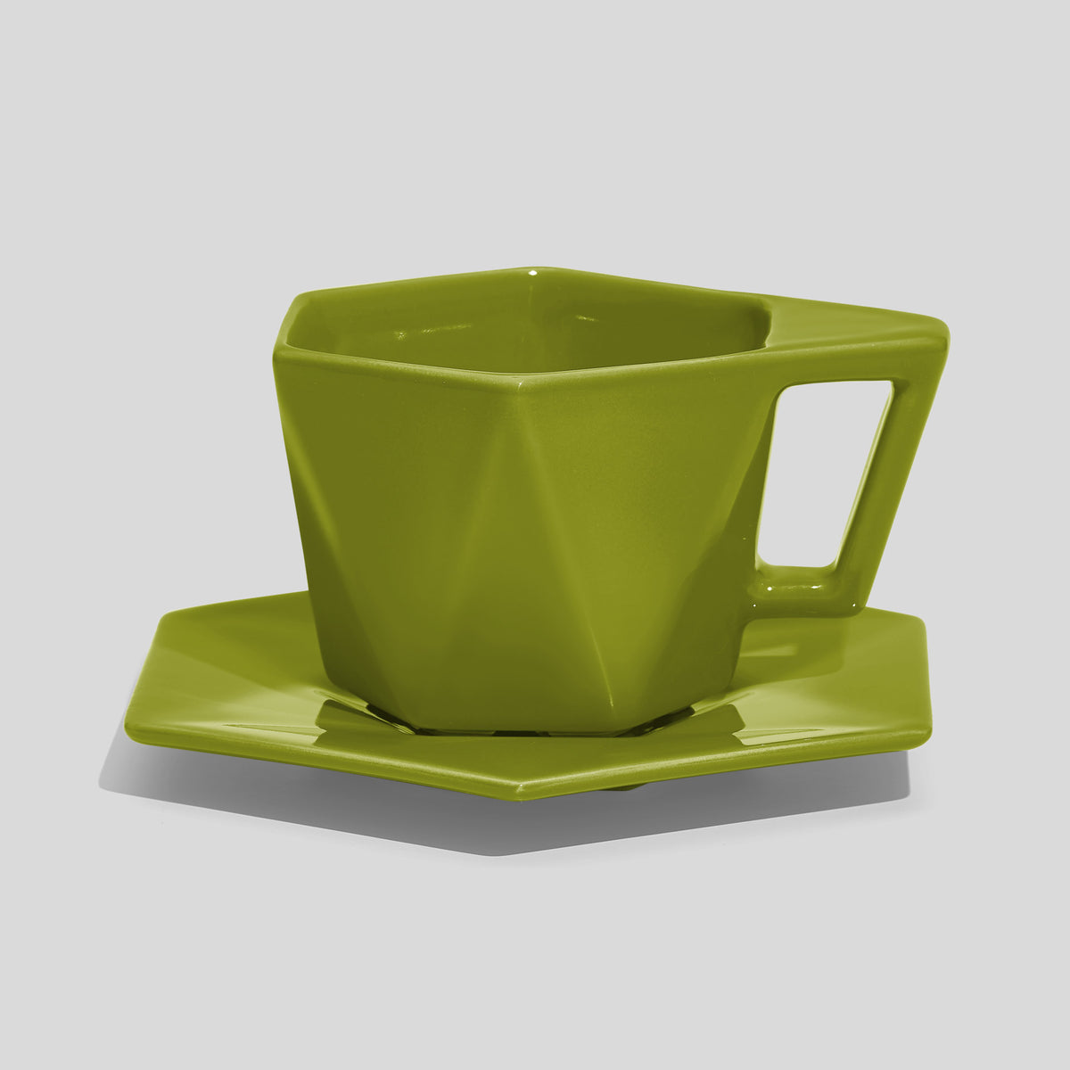 Kantige Tasse mit schrägem Henkel und Untertasse 200 ml – Limettengrün