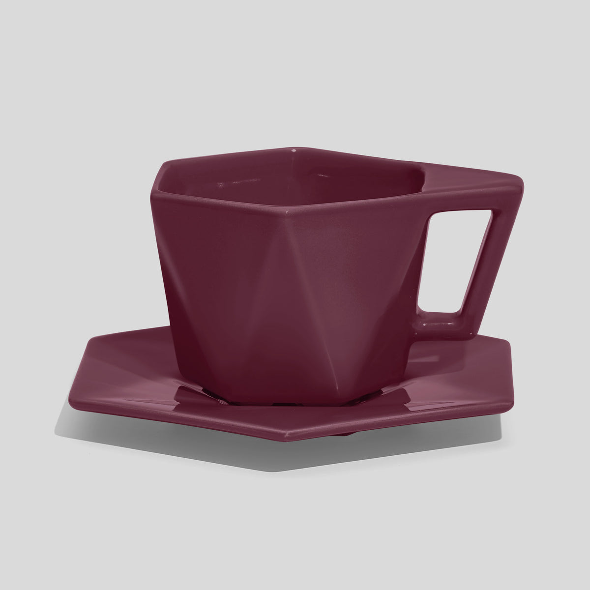 Kantige Tasse mit schrägem Henkel und Untertasse 200 ml – Mauve