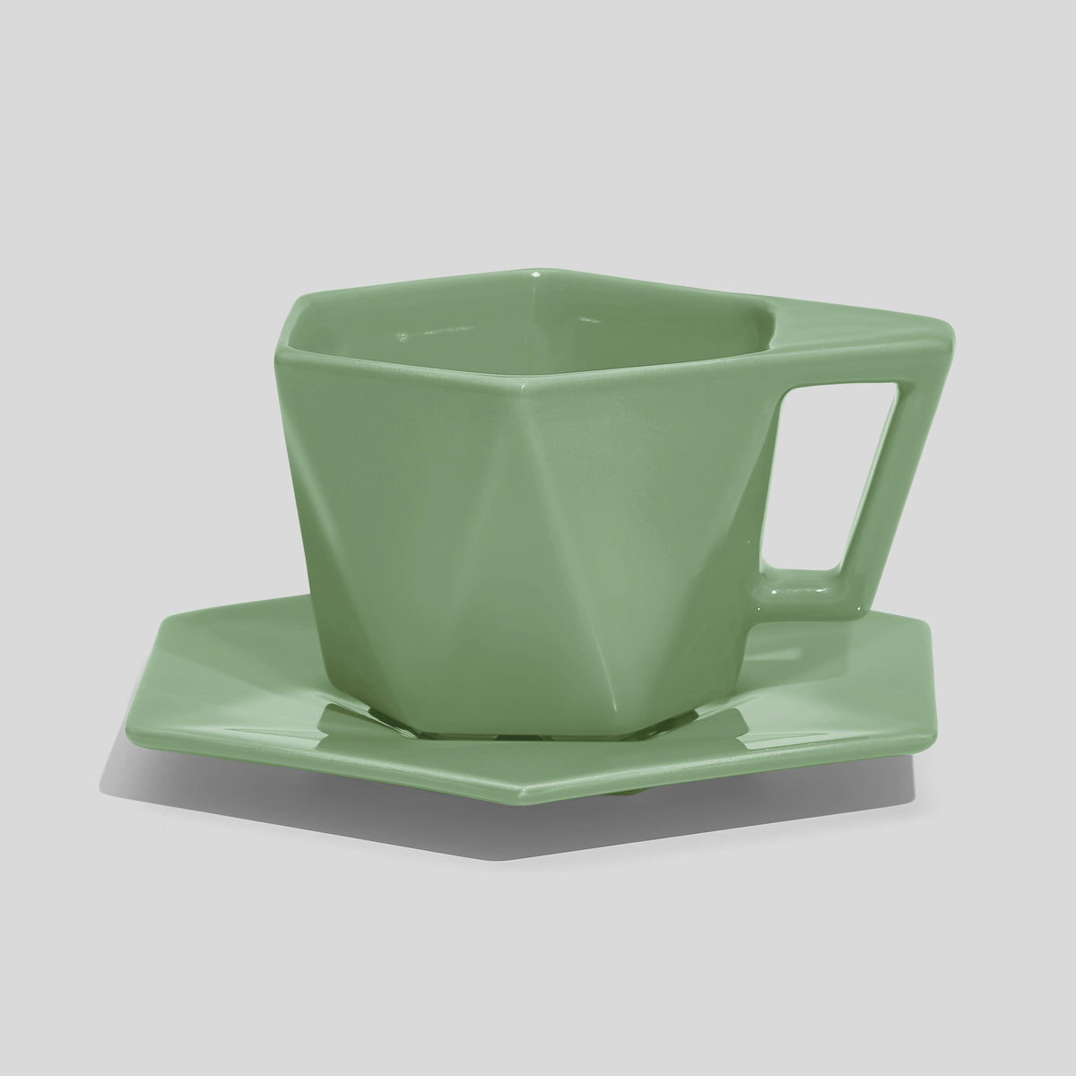 Kantige Tasse mit schrägem Henkel und Untertasse 200 ml – Mintgrün