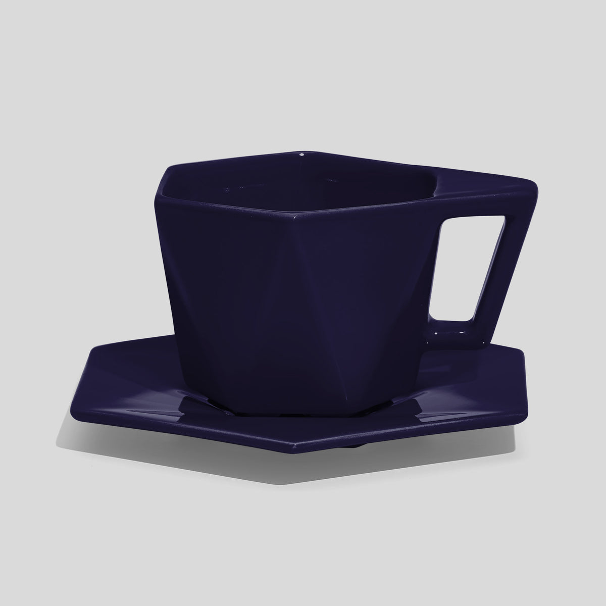 Kantige Tasse mit schrägem Henkel und Untertasse 200 ml – Nachtblau