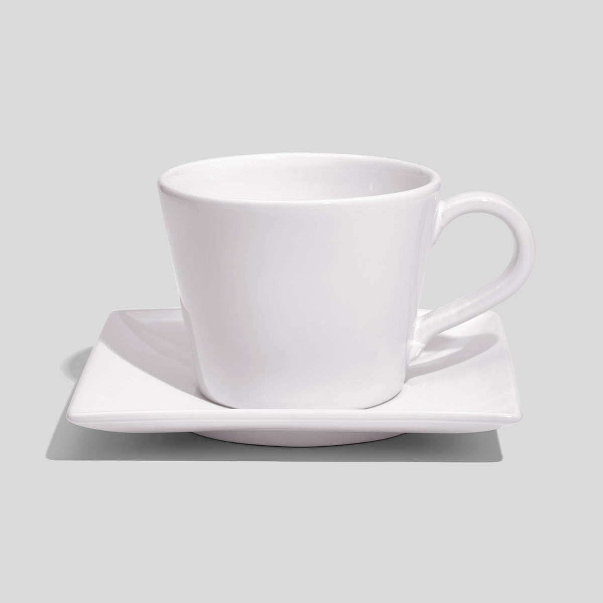 Kegelförmige Kaffeetasse mit eckiger Untertasse 420 ml – Weiß