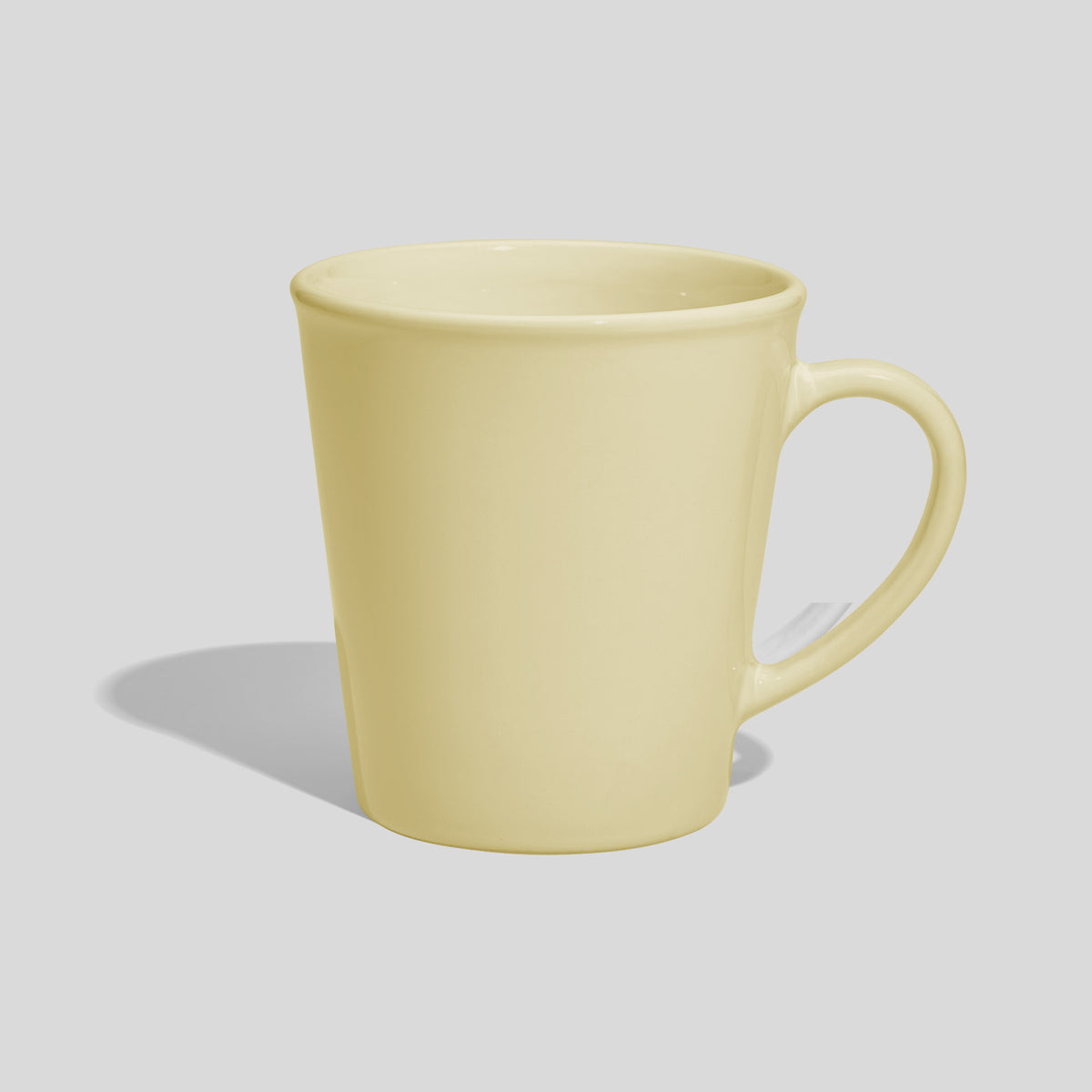 Kegelförmige Keramiktasse 350 ml mit Wulstrand und Rundhenkel – Ecru